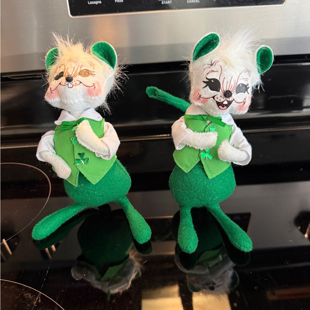 Annalee Green Felt Mouse Pair with White Fuzzy Faces and Shamrock Vests